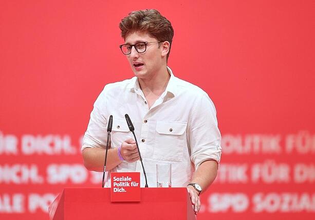 Bild vergrößern: Jusos kritisieren Streit über Wehrdienst als Bruchlandung Bild vergrößern: Jusos kritisieren Streit über Wehrdienst als Bruchlandung