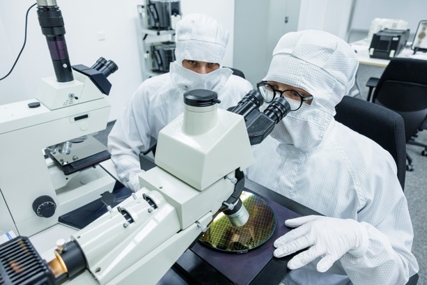 Bild vergrößern: Unternehmen in Deutschland sorgen sich um Versorgung mit Computer-Chips Bild vergrößern: Unternehmen in Deutschland sorgen sich um Versorgung mit Computer-Chips
