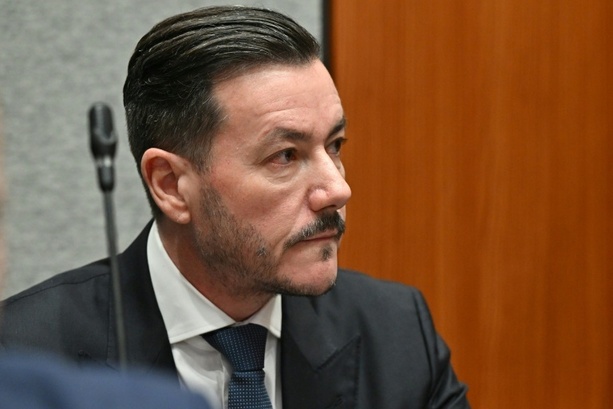 Bild vergrößern: Österreichischer Unternehmer Benko zu zwei Jahren Haft verurteilt Bild vergrößern: Österreichischer Unternehmer Benko zu zwei Jahren Haft verurteilt