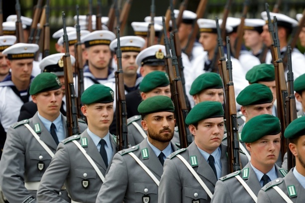 Bild vergrößern: Union beharrt auf Kompromiss zum Wehrdienst mit Losverfahren Bild vergrößern: Union beharrt auf Kompromiss zum Wehrdienst mit Losverfahren