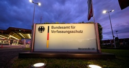 Tausende NGO-Überprüfungen durch Verfassungsschutz im Auftrag der Ministerien