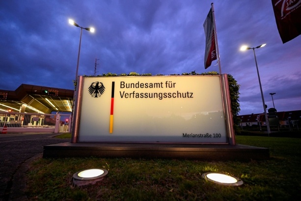 Bild vergrößern: Tausende NGO-Überprüfungen durch Verfassungsschutz im Auftrag der Ministerien Bild vergrößern: Tausende NGO-Überprüfungen durch Verfassungsschutz im Auftrag der Ministerien