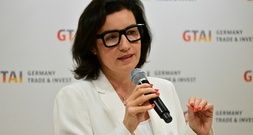 Forschungsministerin Bär will Förderung für geschlechtersensible Medizin ausbauen