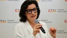 Forschungsministerin Bär will Förderung für geschlechtersensible Medizin ausbauen