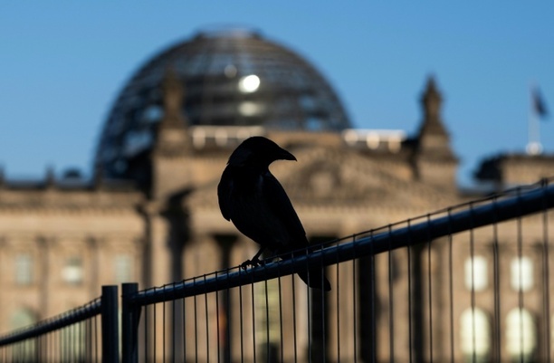 Bild vergrößern: Merz hält Regierungserklärung im Bundestag - Debatte auch zu neuem Wehrdienst Bild vergrößern: Merz hält Regierungserklärung im Bundestag - Debatte auch zu neuem Wehrdienst