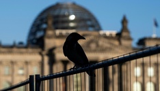 Merz hält Regierungserklärung im Bundestag - Debatte auch zu neuem Wehrdienst