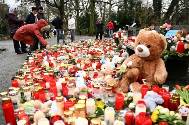 Bild vergrößern: Prozess um um tödliche Messerattacke auf Kitakinder in Aschaffenburg beginnt Bild vergrößern: Prozess um um tödliche Messerattacke auf Kitakinder in Aschaffenburg beginnt