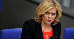 Babys im Bundestag: Klöckner will Abgeordneten mit Kind helfen