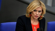 Babys im Bundestag: Klöckner will Abgeordneten mit Kind helfen