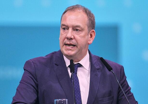 Bild vergrößern: Wehrbeauftragter sieht im Wehrdienst-Streit Stunde des Parlaments Bild vergrößern: Wehrbeauftragter sieht im Wehrdienst-Streit Stunde des Parlaments