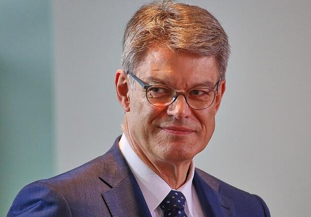 Bild vergrößern: Schnieder will Verkehrsminister bleiben