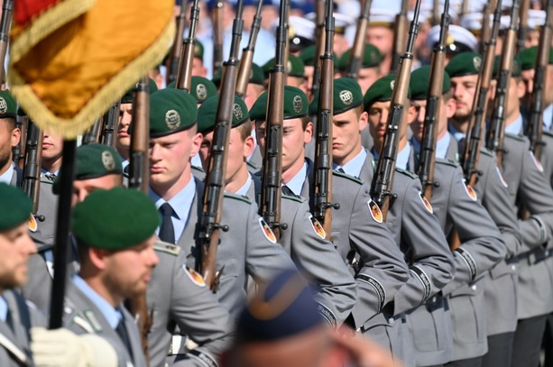 Bild vergrößern: Studie: Bundeswehr genießt viel Vertrauen bei Menschen mit Migrationshintergrund Bild vergrößern: Studie: Bundeswehr genießt viel Vertrauen bei Menschen mit Migrationshintergrund