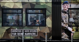 Strack-Zimmermann fordert Einigung beim Wehrdienst und lehnt Losverfahren ab