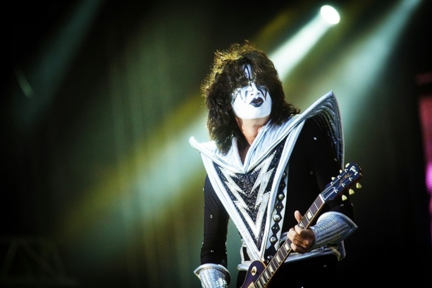Bild vergrößern: Nach Sturz: Früherer Kiss-Gitarrist Ace Frehley im Alter von 74 Jahren gestorben Bild vergrößern: Nach Sturz: Früherer Kiss-Gitarrist Ace Frehley im Alter von 74 Jahren gestorben