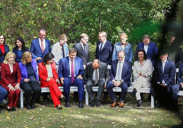 Bild vergrößern: Führungsspitzen stellen Bundesregierung schwaches Zeugnis aus Bild vergrößern: Führungsspitzen stellen Bundesregierung schwaches Zeugnis aus