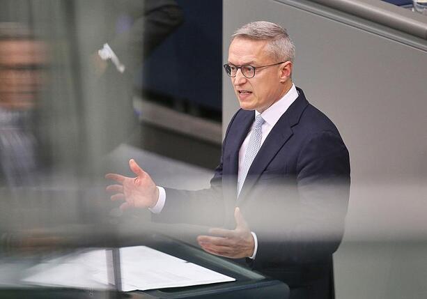 Bild vergrößern: Wildberger kündigt Entlastungskabinett für den 5. November an