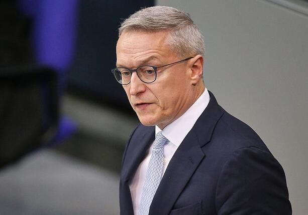 Bild vergrößern: Wildberger nennt Zeitplan für elektronische Fahrzeugzulassung Bild vergrößern: Wildberger nennt Zeitplan für elektronische Fahrzeugzulassung