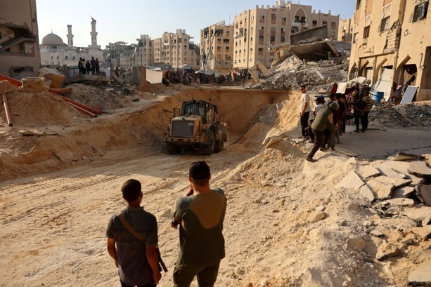 Bild vergrößern: Leichen zweier Geiseln an Israel übergeben - Netanjahu: Kriegsende erst nach Hamas-Entwaffnung Bild vergrößern: Leichen zweier Geiseln an Israel übergeben - Netanjahu: Kriegsende erst nach Hamas-Entwaffnung