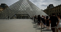 Spektakulärer Raubzug: Täter erbeuten im Louvre Schmuck von 