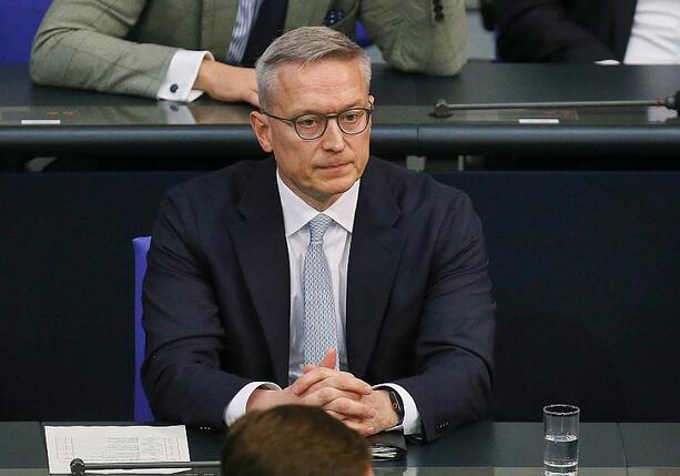 Bild vergrößern: Wildberger will KI-Einsatz in Verwaltung vorantreiben Bild vergrößern: Wildberger will KI-Einsatz in Verwaltung vorantreiben