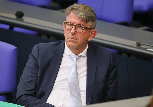 Bild vergrößern: Staatsminister Weimer unter Druck - Schützenhilfe von Nouripour Bild vergrößern: Staatsminister Weimer unter Druck - Schützenhilfe von Nouripour