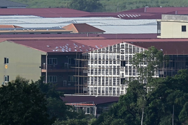 Bild vergrößern: Myanmar beschlagnahmt 30 Starlink-Internetempfänger bei Razzia in Online-Betrugszentrum Bild vergrößern: Myanmar beschlagnahmt 30 Starlink-Internetempfänger bei Razzia in Online-Betrugszentrum