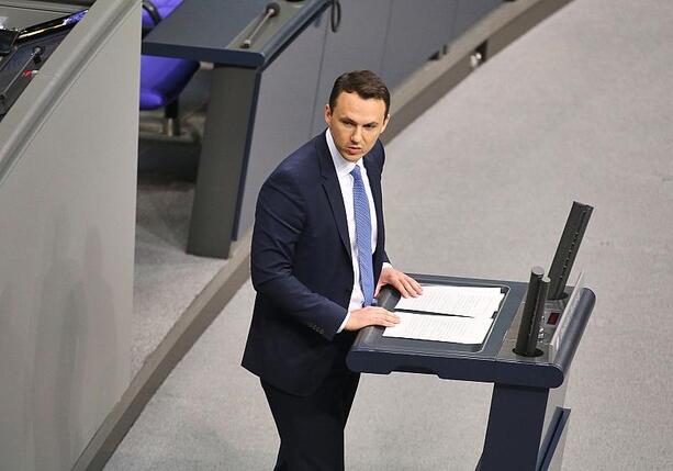 Bild vergrößern: Junge Gruppe fühlt sich durch Merz in Rentenkritik bestärkt Bild vergrößern: Junge Gruppe fühlt sich durch Merz in Rentenkritik bestärkt