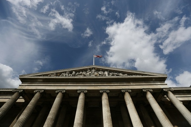 Bild vergrößern: Provokativ: Athen empört über Gala in Saal mit Parthenon-Skulpturen in London