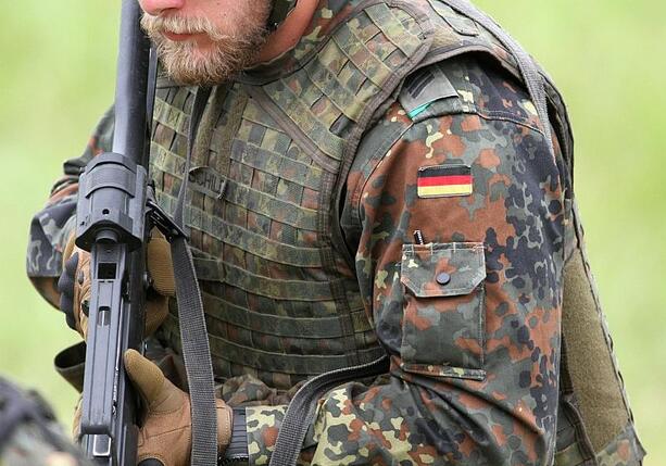 Bild vergrößern: Wehrdienst: SPD knüpft Zustimmung an Bedingungen Bild vergrößern: Wehrdienst: SPD knüpft Zustimmung an Bedingungen