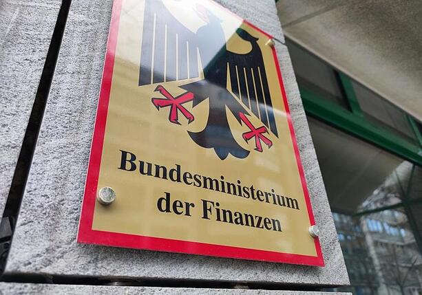 Bild vergrößern: Steuerschätzer finden rund 100 Milliarden Euro Mehreinnahmen Bild vergrößern: Steuerschätzer finden rund 100 Milliarden Euro Mehreinnahmen