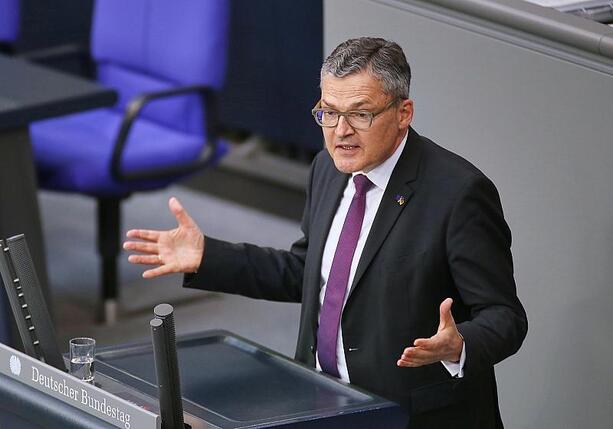 Bild vergrößern: Kiesewetter fordert Aufbau staatlicher Rohstoff-Reserve
