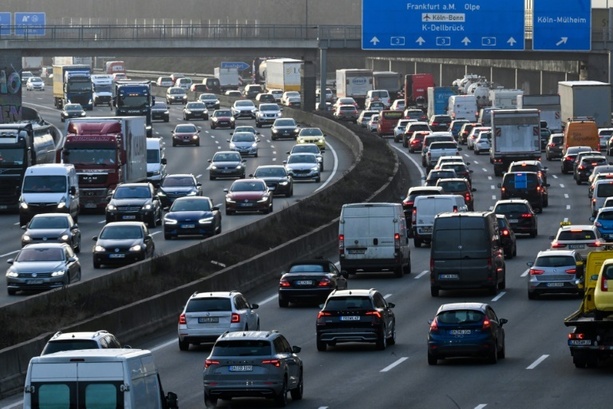 Bild vergrößern: Keine Zusatz-Tests für Senioren: EU-Parlament beschließt Führerscheinreform Bild vergrößern: Keine Zusatz-Tests für Senioren: EU-Parlament beschließt Führerscheinreform