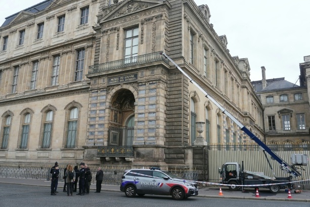 Bild vergrößern: Staatsanwältin: Schaden durch Louvre-Diebstahl auf 88 Millionen Euro geschätzt Bild vergrößern: Staatsanwältin: Schaden durch Louvre-Diebstahl auf 88 Millionen Euro geschätzt