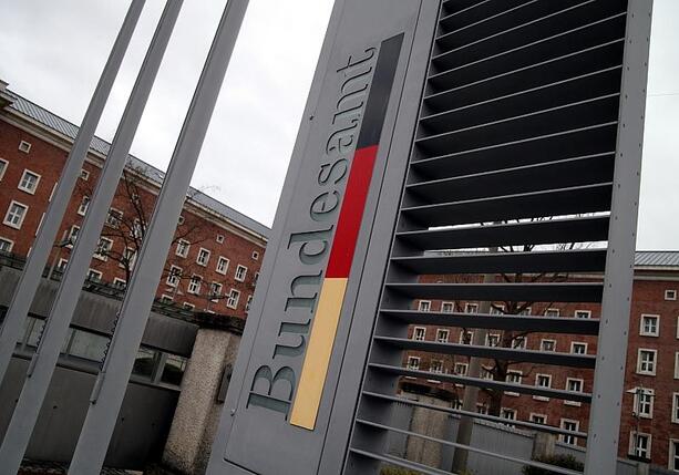Bild vergrößern: Bamf: Asylverfahren für arbeitsfähige Syrer laufen wieder an Bild vergrößern: Bamf: Asylverfahren für arbeitsfähige Syrer laufen wieder an
