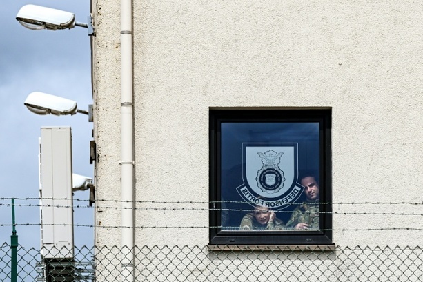 Bild vergrößern: US-Shutdown bedroht Gehälter in Deutschland - Bund will Zahlungen übernehmen Bild vergrößern: US-Shutdown bedroht Gehälter in Deutschland - Bund will Zahlungen übernehmen