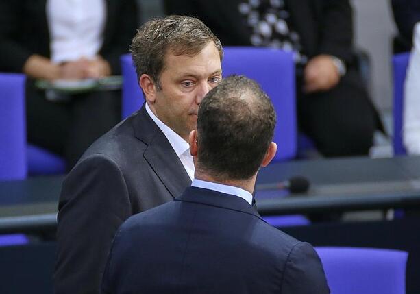 Bild vergrößern: Spahn kritisiert Klingbeil für öffentliche Debatte über Steuerpläne Bild vergrößern: Spahn kritisiert Klingbeil für öffentliche Debatte über Steuerpläne