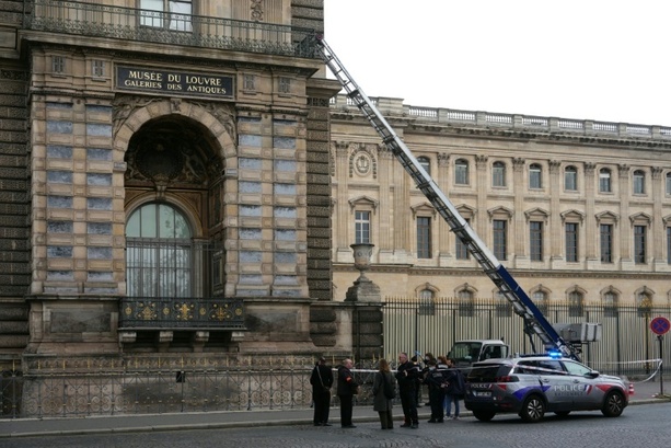 Bild vergrößern: Louvre-Direktorin: Museums-Fassade nicht ausreichend durch Kameras geschützt
