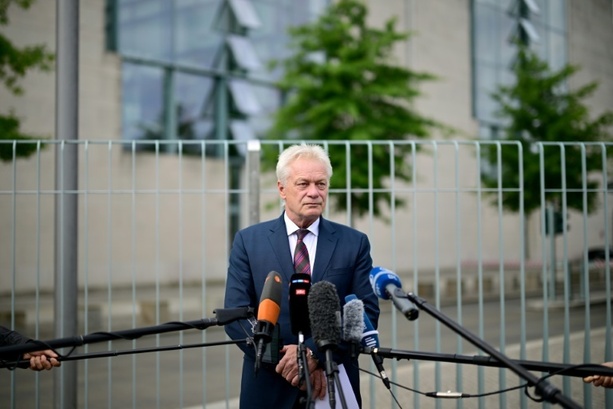 Bild vergrößern: Agrarminister Rainer: Lockerung von EU-Abhholzungsgesetz geht nicht weit genug Bild vergrößern: Agrarminister Rainer: Lockerung von EU-Abhholzungsgesetz geht nicht weit genug