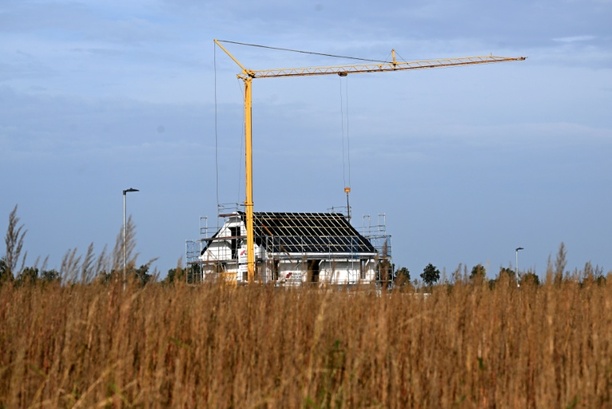 Bild vergrößern: Wärmepumpen dominieren Heizungsmarkt bei neuen Ein- und Zweifamilienhäusern Bild vergrößern: Wärmepumpen dominieren Heizungsmarkt bei neuen Ein- und Zweifamilienhäusern