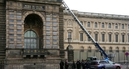 Louvre-Diebstahl: Deutsche Lastenaufzugsfirma wirbt für 