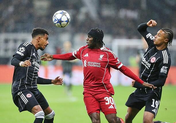 Bild vergrößern: CL: Liverpool deklassiert Frankfurt - FC Bayern siegt souverän Bild vergrößern: CL: Liverpool deklassiert Frankfurt - FC Bayern siegt souverän