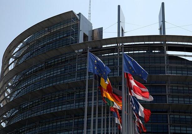 Bild vergrößern: EU-Parlament plant Schutzmechanismus für Zoll-Deal mit Trump Bild vergrößern: EU-Parlament plant Schutzmechanismus für Zoll-Deal mit Trump