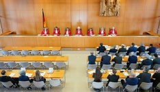 Verfassungsgericht entscheidet in Streit um Kirchenmitgliedschaft bei Bewerbung