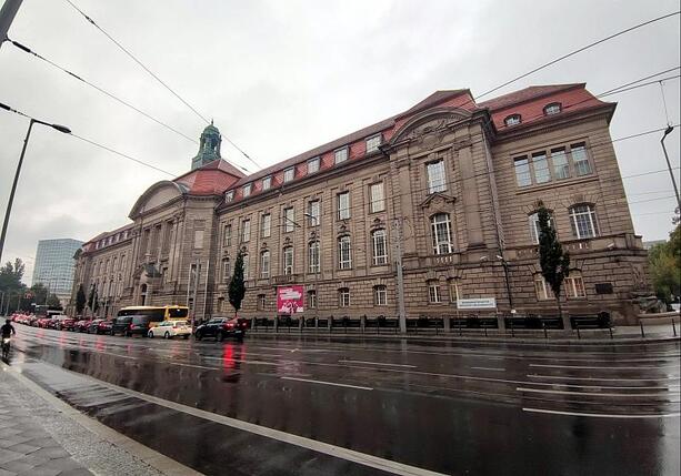 Bild vergrößern: Bundesregierung will in Nexperia-Krise vermitteln Bild vergrößern: Bundesregierung will in Nexperia-Krise vermitteln