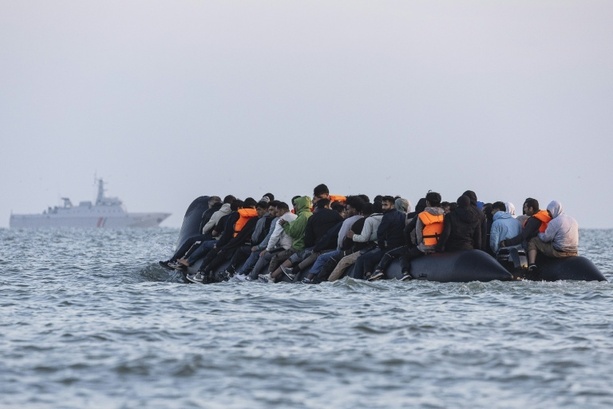 Bild vergrößern: Fast 37.000 Migranten haben seit Jahresbeginn mit Booten den Ärmelkanal überquert Bild vergrößern: Fast 37.000 Migranten haben seit Jahresbeginn mit Booten den Ärmelkanal überquert