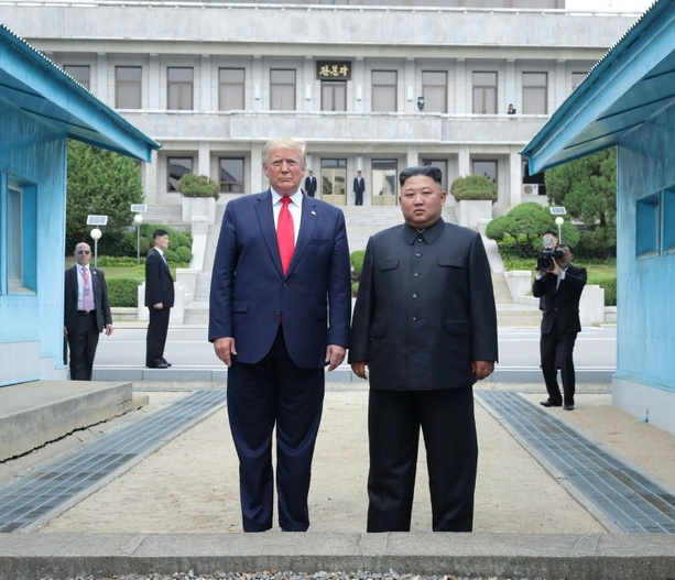 Bild vergrößern: Seoul: Treffen zwischen Trump und Nordkoreas Machthaber Kim wahrscheinlich nächste Woche Bild vergrößern: Seoul: Treffen zwischen Trump und Nordkoreas Machthaber Kim wahrscheinlich nächste Woche