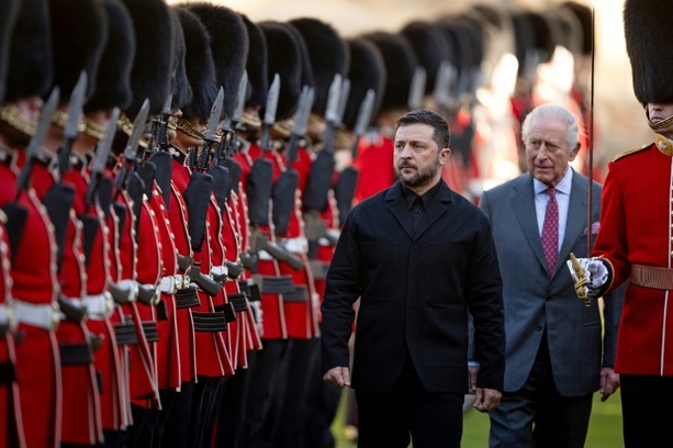 Bild vergrößern: Selenskyj vor Treffen der Koalition der Willigen von König Charles III. empfangen Bild vergrößern: Selenskyj vor Treffen der Koalition der Willigen von König Charles III. empfangen