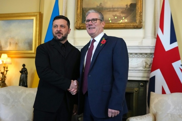 Bild vergrößern: Koalition der Willigen: Starmer drängt auf Waffen mit größerer Reichweite für Ukraine Bild vergrößern: Koalition der Willigen: Starmer drängt auf Waffen mit größerer Reichweite für Ukraine