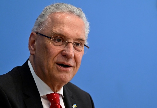 Bild vergrößern: Nach Schuss auf Soldat: Bayerns Innenminister kündigt intensive Aufarbeitung an Bild vergrößern: Nach Schuss auf Soldat: Bayerns Innenminister kündigt intensive Aufarbeitung an