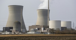 Kühltürme von ehemaligem Atomkraftwerk Gundremmingen in Bayern werden gesprengt